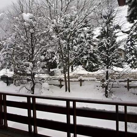 Chalet Tradizionale Con Giardino