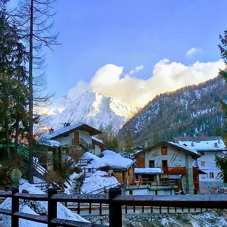 Chalet Tradizionale Con Giardino Chalet *